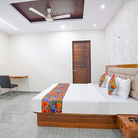 Fabhotel Platinum Palace - Nr Magadi Main Road Bangalore Exteriör bild
