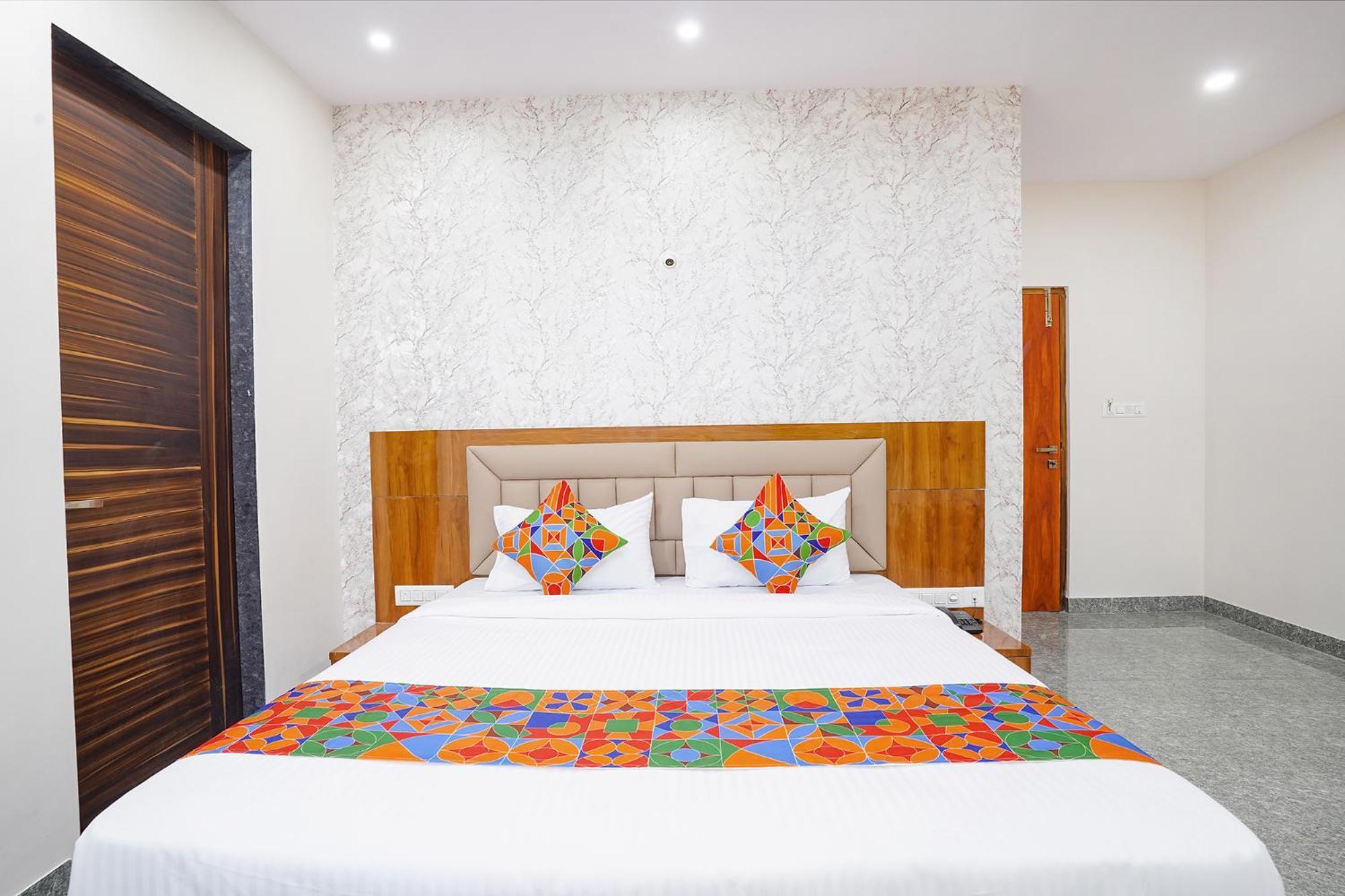 Fabhotel Platinum Palace - Nr Magadi Main Road Bangalore Exteriör bild
