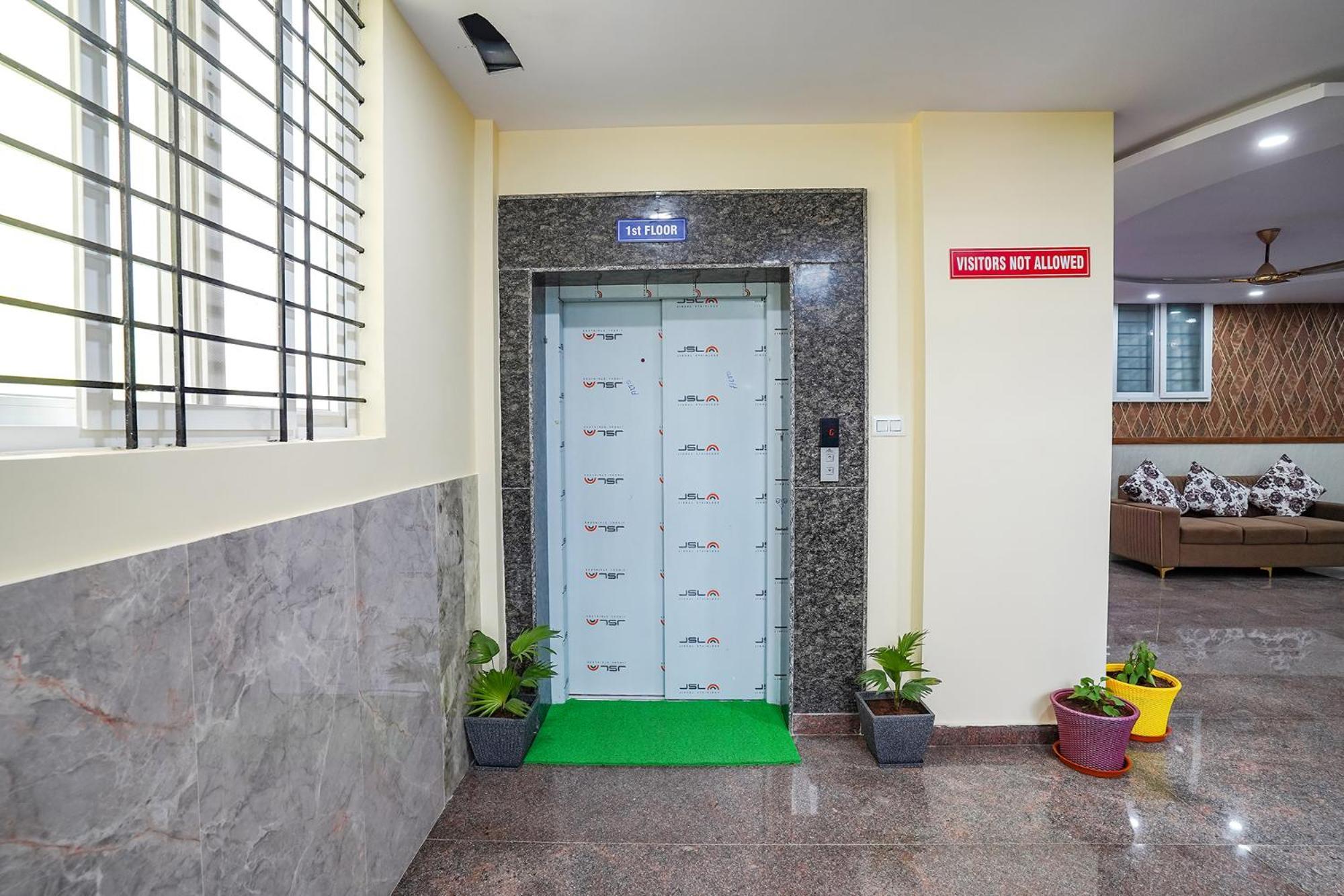 Fabhotel Platinum Palace - Nr Magadi Main Road Bangalore Exteriör bild