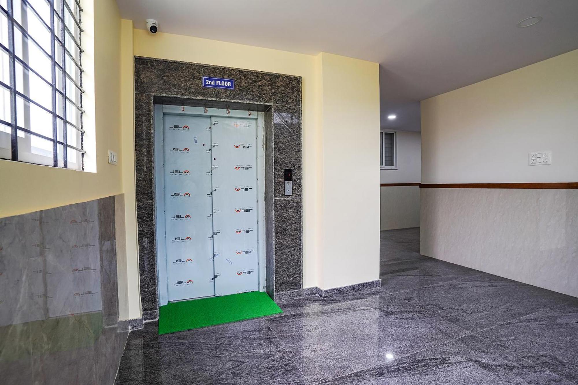 Fabhotel Platinum Palace - Nr Magadi Main Road Bangalore Exteriör bild